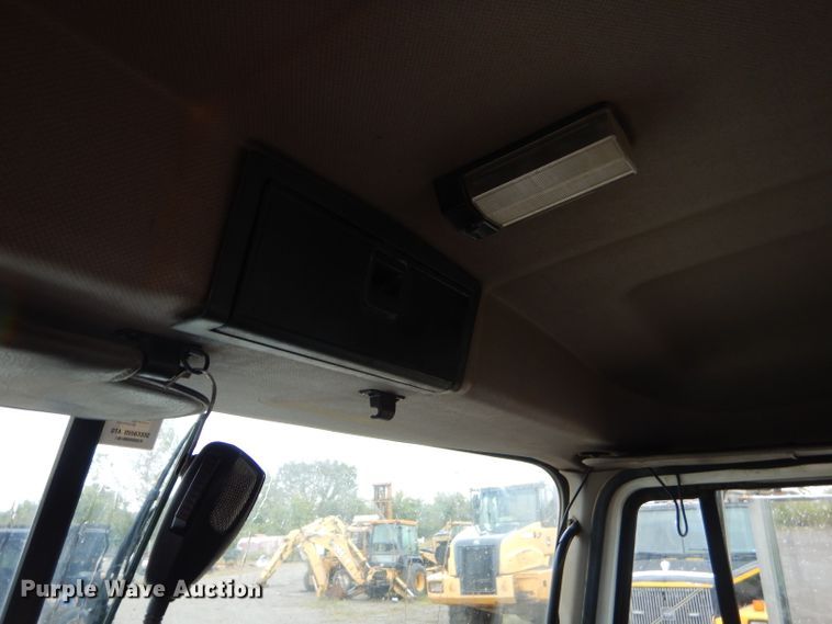 image for item EY9330 2002 Mack CH600 semi truck