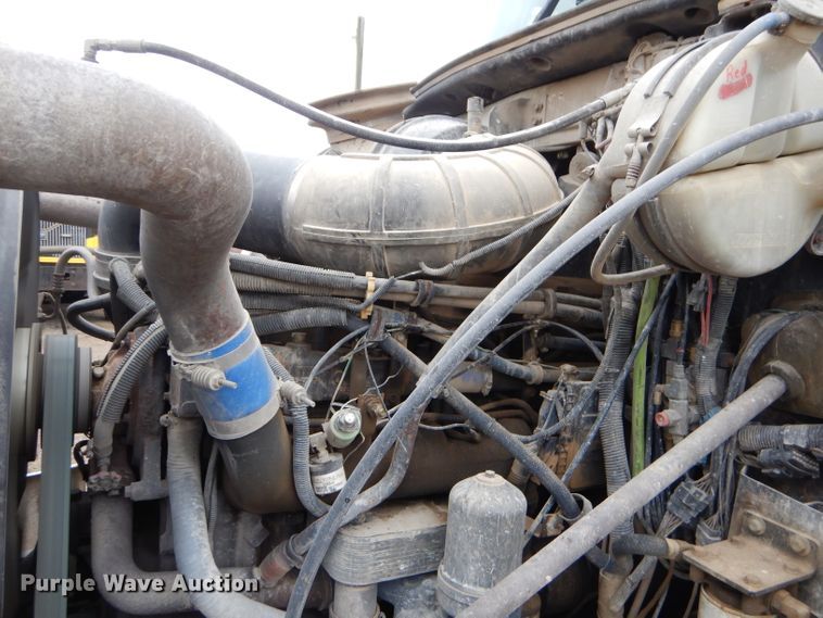 image for item EY9330 2002 Mack CH600 semi truck