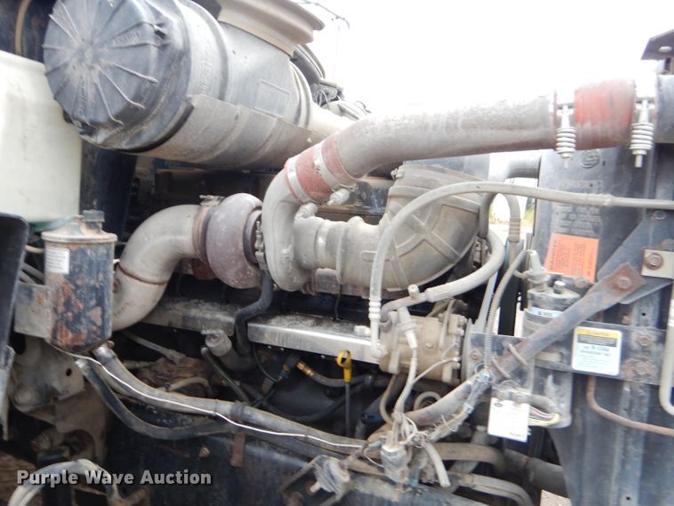 image for item EY9330 2002 Mack CH600 semi truck