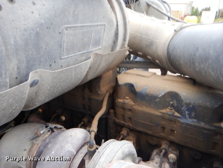 image for item EY9330 2002 Mack CH600 semi truck