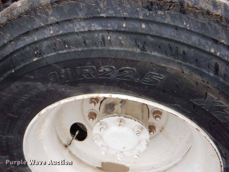 image for item EY9330 2002 Mack CH600 semi truck