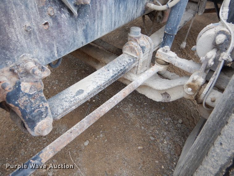 image for item EY9330 2002 Mack CH600 semi truck