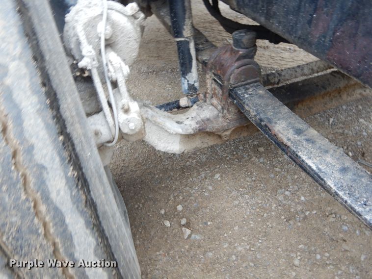 image for item EY9330 2002 Mack CH600 semi truck