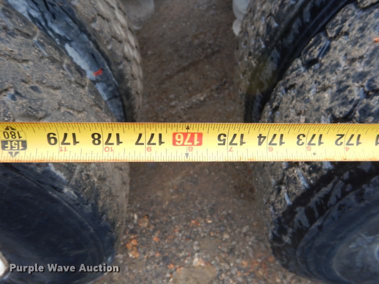 image for item EY9330 2002 Mack CH600 semi truck