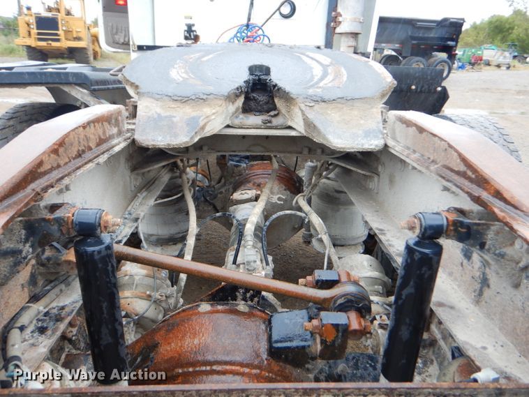 image for item EY9330 2002 Mack CH600 semi truck