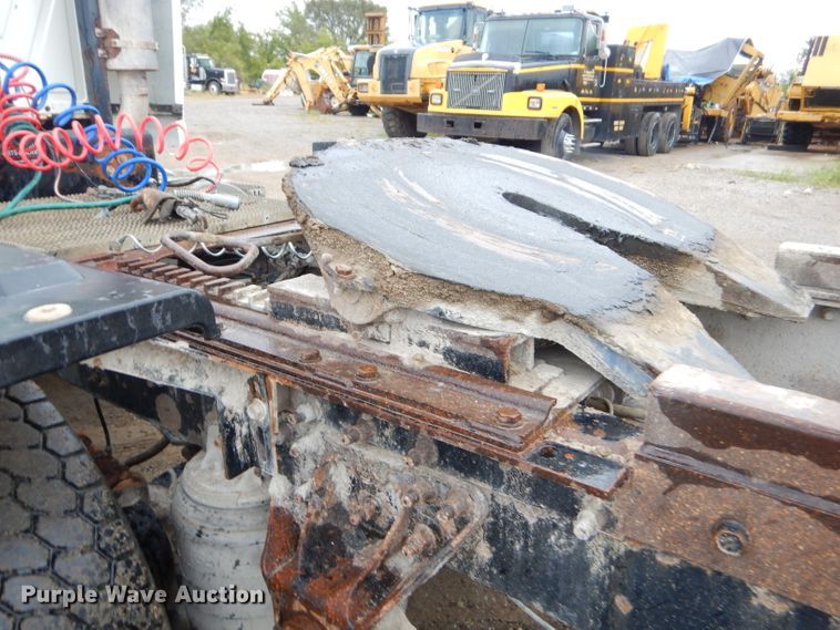 image for item EY9330 2002 Mack CH600 semi truck