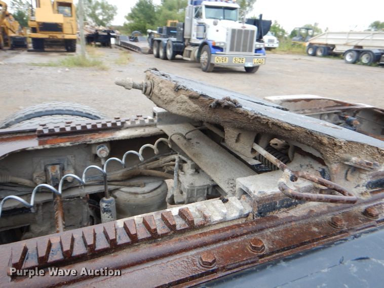 image for item EY9330 2002 Mack CH600 semi truck