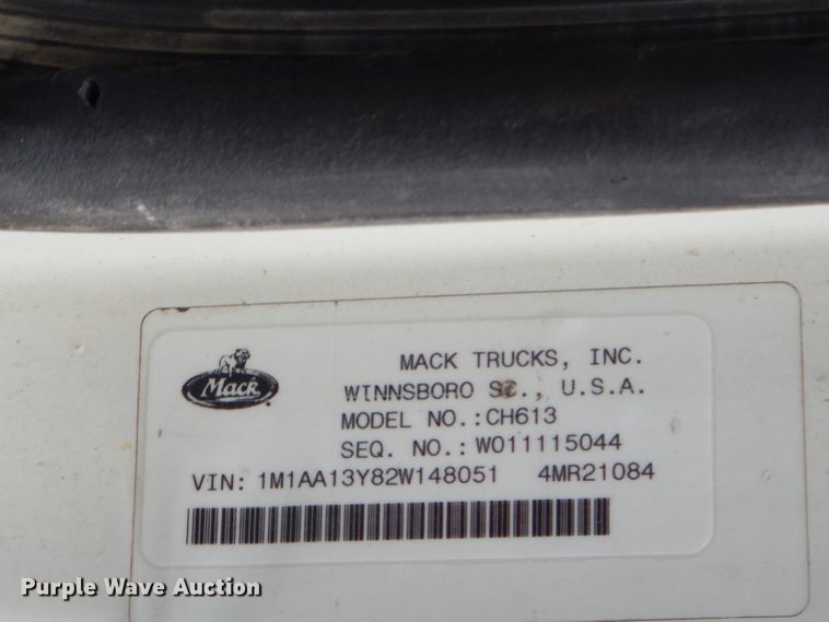 image for item EY9330 2002 Mack CH600 semi truck