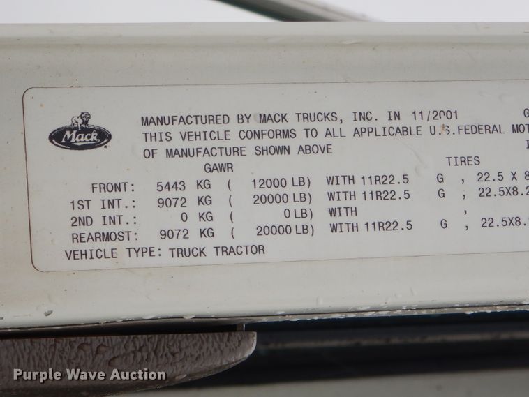 image for item EY9330 2002 Mack CH600 semi truck