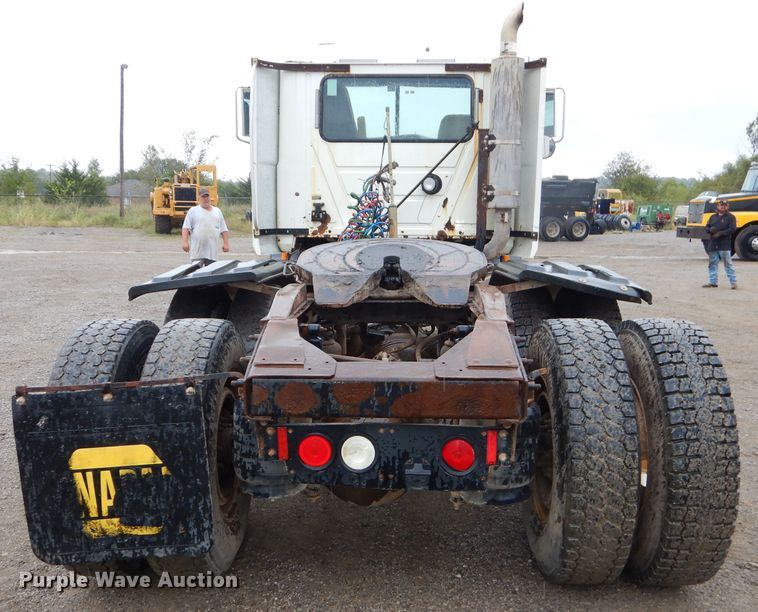 image for item EY9331 2002 Mack CH600 semi truck