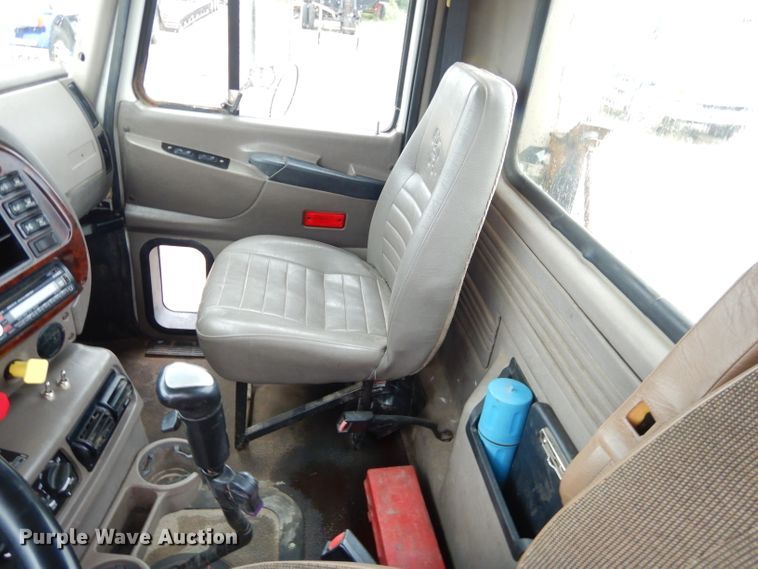 image for item EY9331 2002 Mack CH600 semi truck