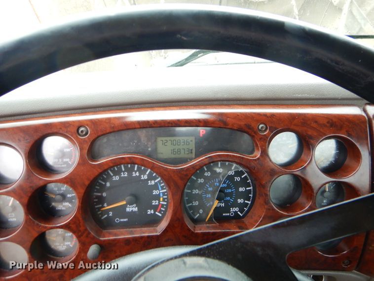 image for item EY9331 2002 Mack CH600 semi truck