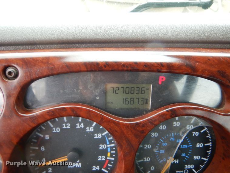 image for item EY9331 2002 Mack CH600 semi truck