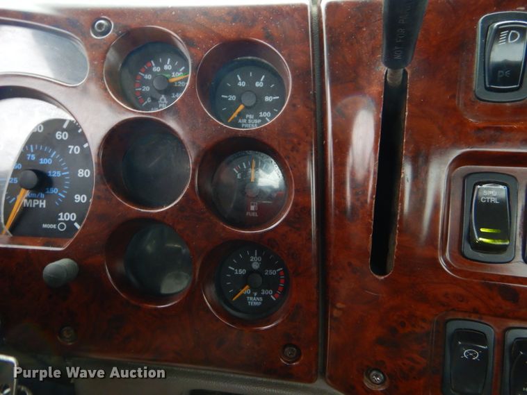 image for item EY9331 2002 Mack CH600 semi truck