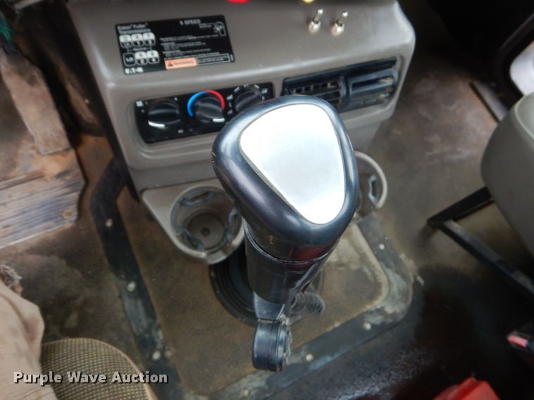 image for item EY9331 2002 Mack CH600 semi truck