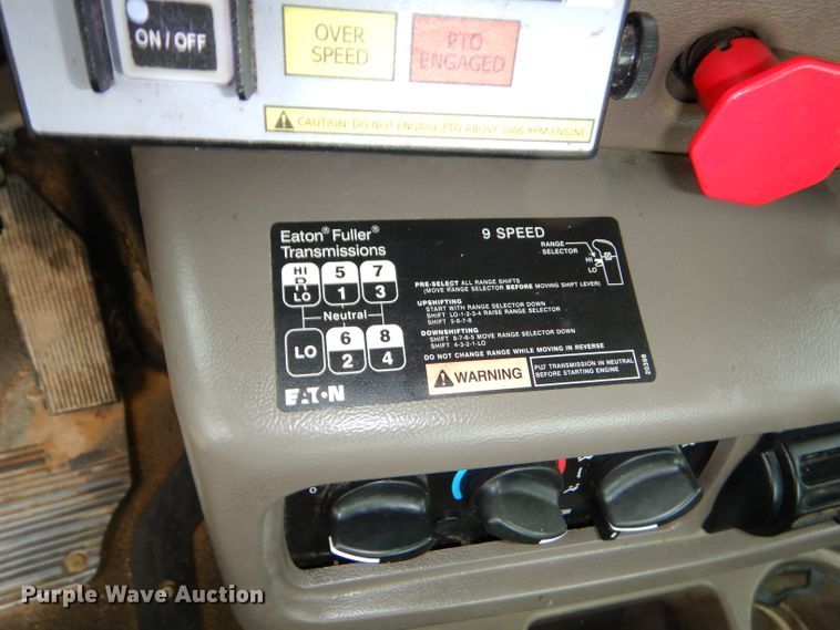 image for item EY9331 2002 Mack CH600 semi truck