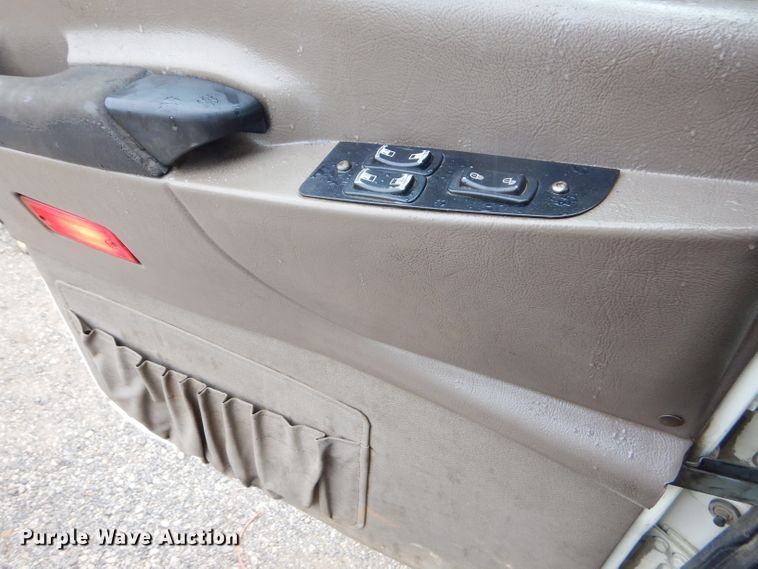 image for item EY9331 2002 Mack CH600 semi truck