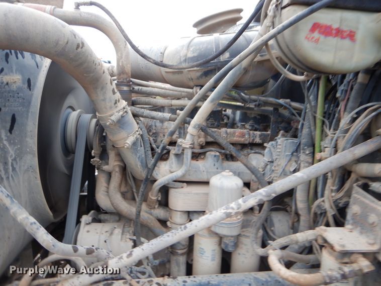 image for item EY9331 2002 Mack CH600 semi truck