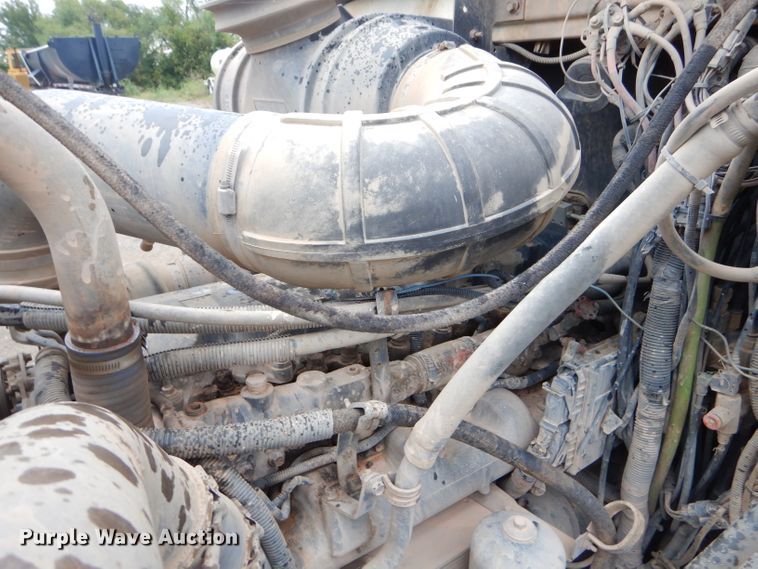 image for item EY9331 2002 Mack CH600 semi truck