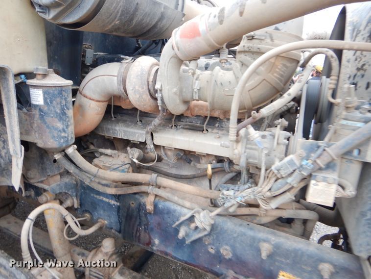 image for item EY9331 2002 Mack CH600 semi truck