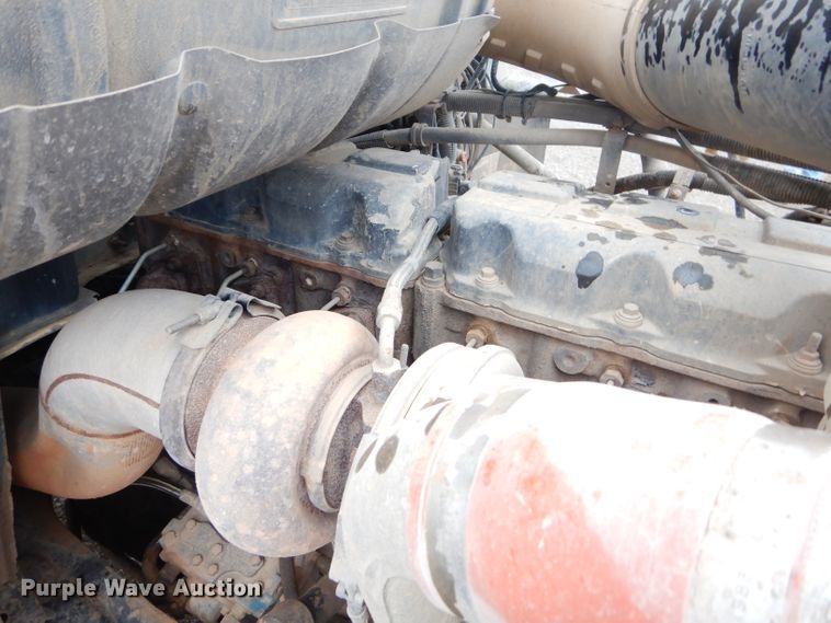 image for item EY9331 2002 Mack CH600 semi truck