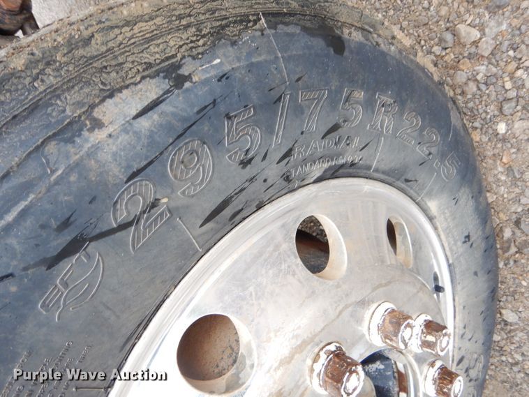 image for item EY9331 2002 Mack CH600 semi truck