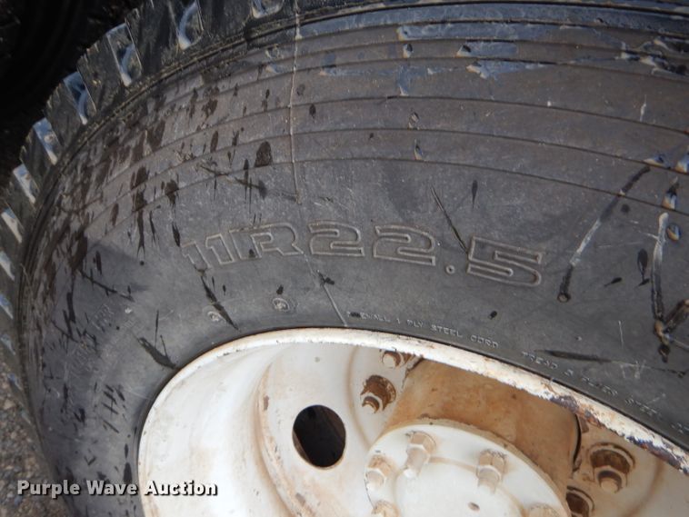 image for item EY9331 2002 Mack CH600 semi truck