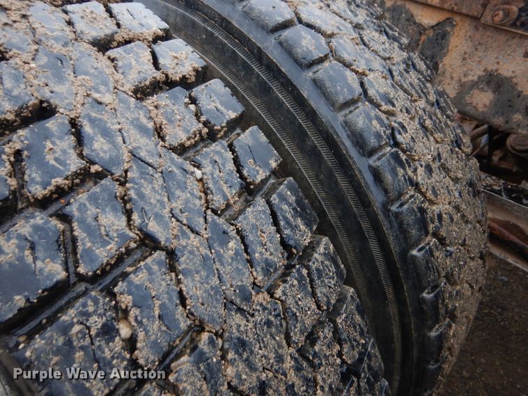 image for item EY9331 2002 Mack CH600 semi truck