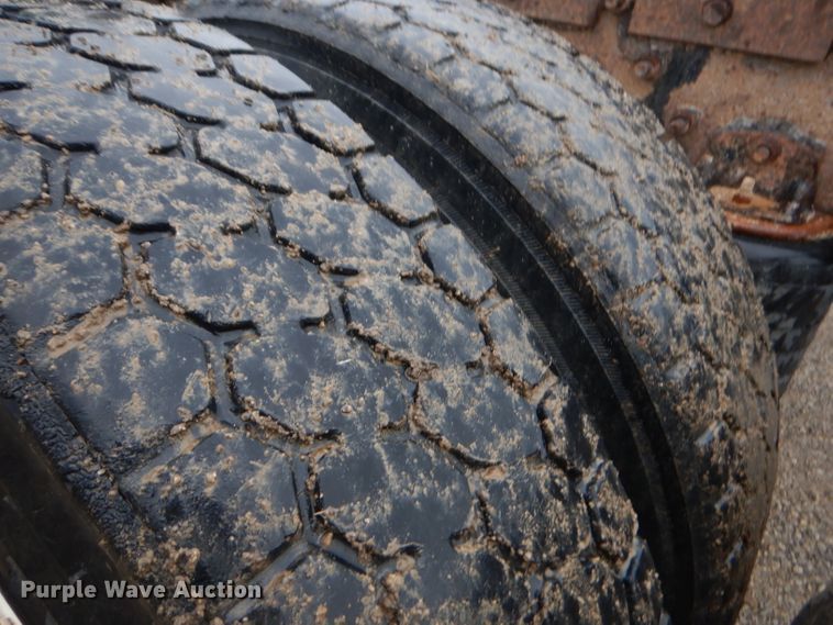 image for item EY9331 2002 Mack CH600 semi truck