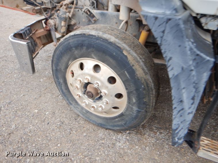 image for item EY9331 2002 Mack CH600 semi truck