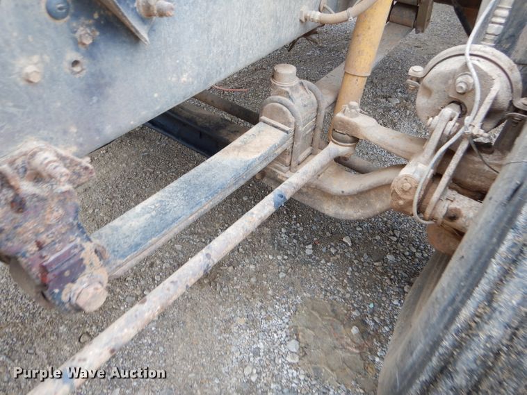 image for item EY9331 2002 Mack CH600 semi truck