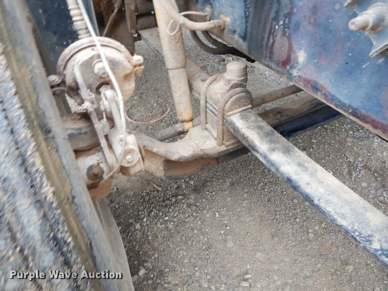 image for item EY9331 2002 Mack CH600 semi truck