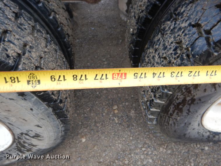 image for item EY9331 2002 Mack CH600 semi truck