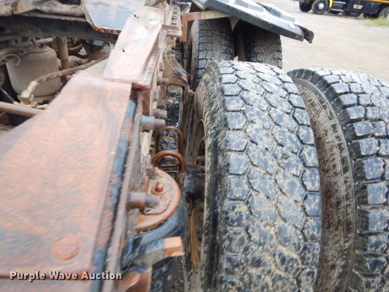 image for item EY9331 2002 Mack CH600 semi truck