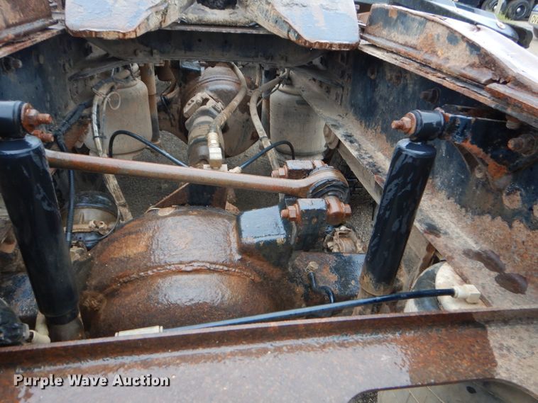 image for item EY9331 2002 Mack CH600 semi truck