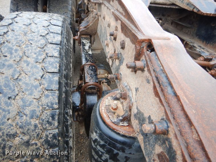 image for item EY9331 2002 Mack CH600 semi truck