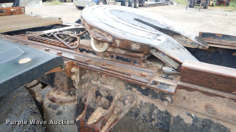 image for item EY9331 2002 Mack CH600 semi truck