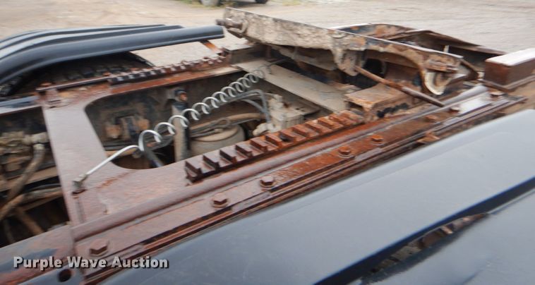 image for item EY9331 2002 Mack CH600 semi truck