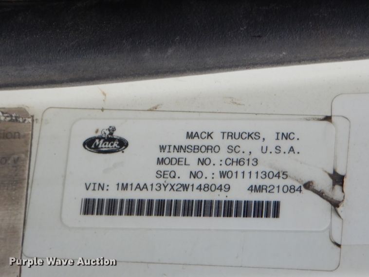 image for item EY9331 2002 Mack CH600 semi truck