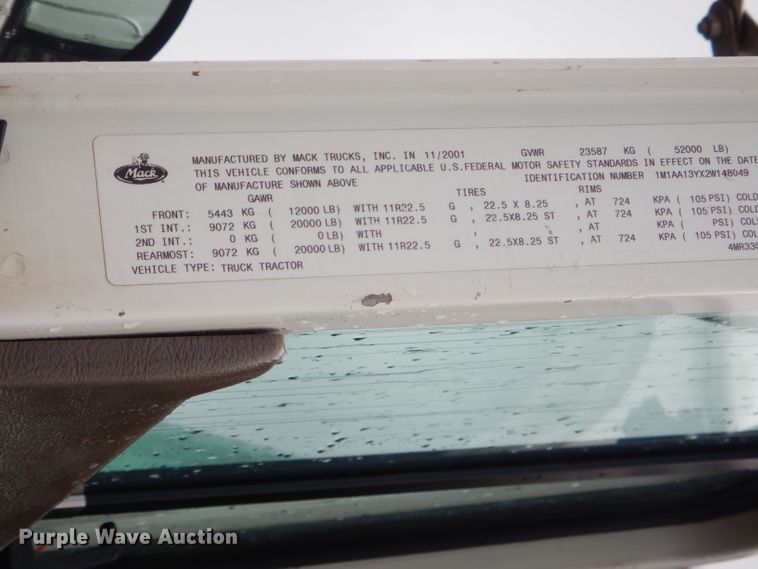 image for item EY9331 2002 Mack CH600 semi truck