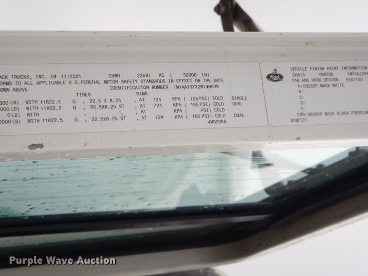 image for item EY9331 2002 Mack CH600 semi truck