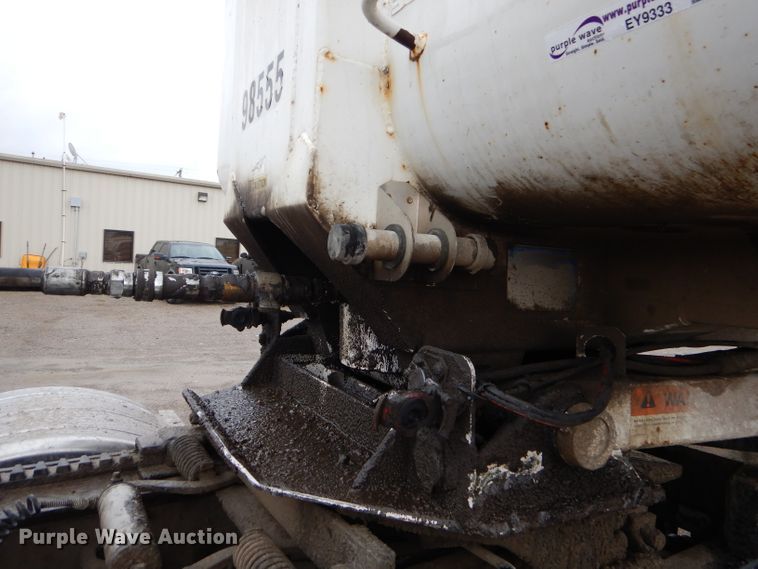 image for item EY9333 1998 Clement end dump trailer