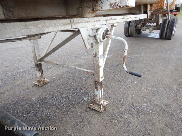 image for item EY9333 1998 Clement end dump trailer
