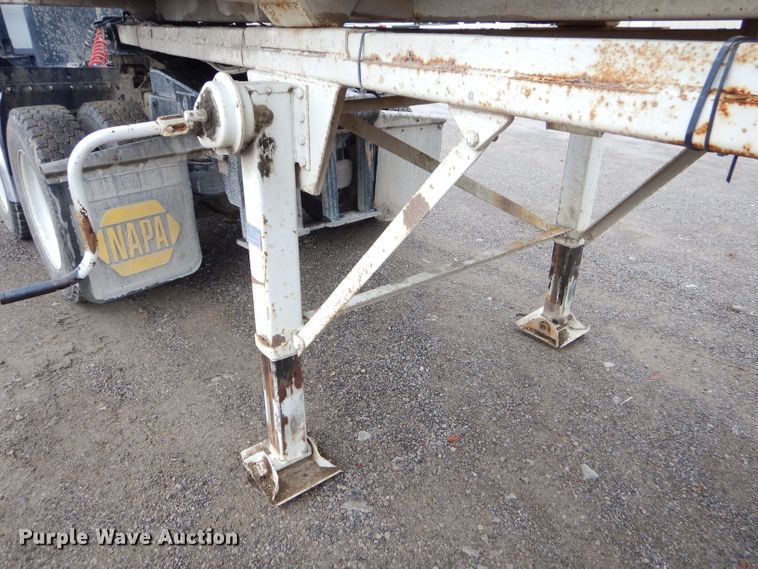 image for item EY9333 1998 Clement end dump trailer