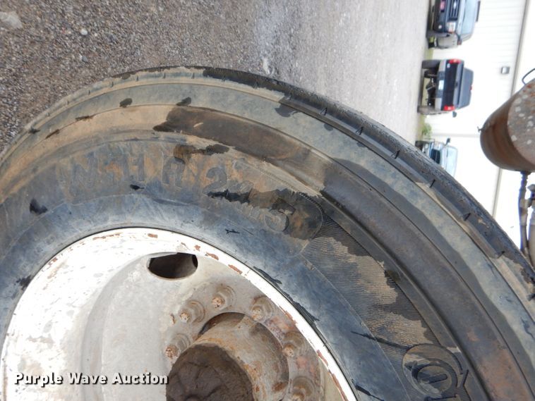 image for item EY9333 1998 Clement end dump trailer