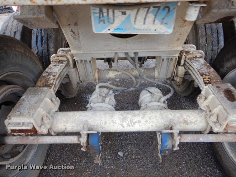 image for item EY9333 1998 Clement end dump trailer