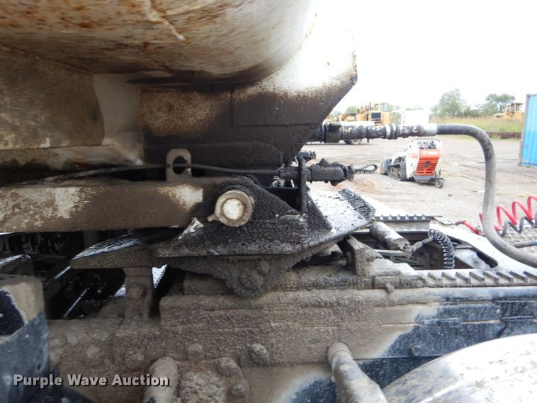 image for item EY9333 1998 Clement end dump trailer