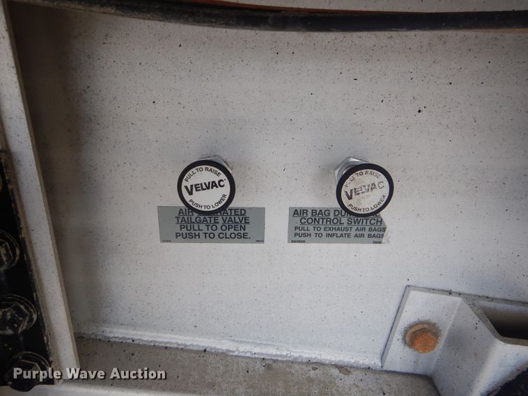 image for item FC9982 2006 Kruz Ravens end dump trailer