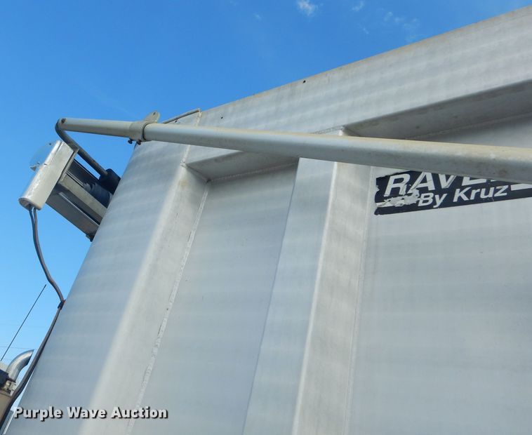 image for item FC9982 2006 Kruz Ravens end dump trailer