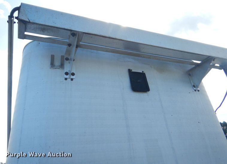 image for item FC9982 2006 Kruz Ravens end dump trailer